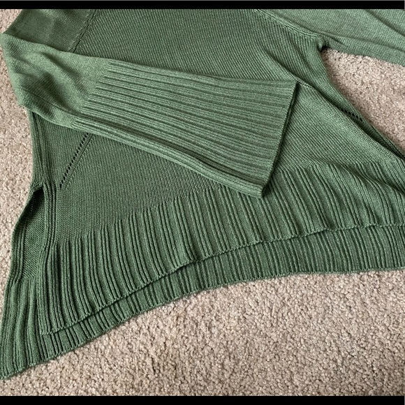 Green AE Sweater - Picture 1 of 5